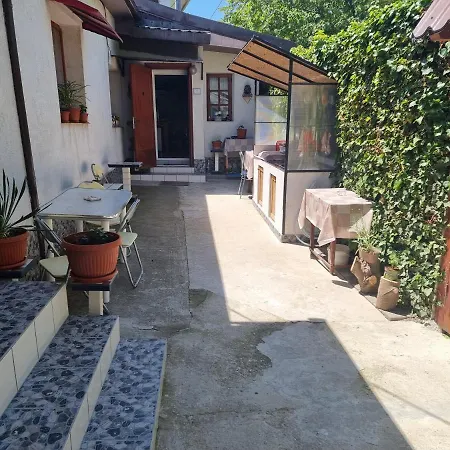 Casa Rozelor